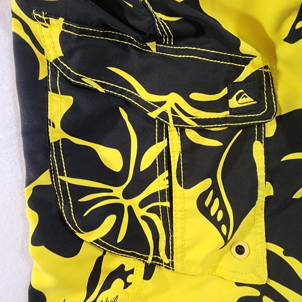 Quiksilver Mens XXL‎ Yellow Black Tropical Floral Cargo Board Shorts Swim Trunks